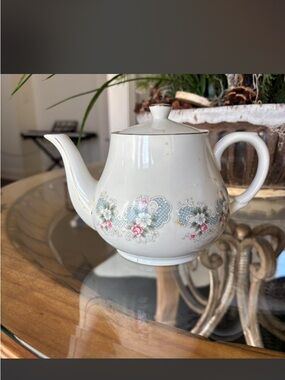 Floral tea pot